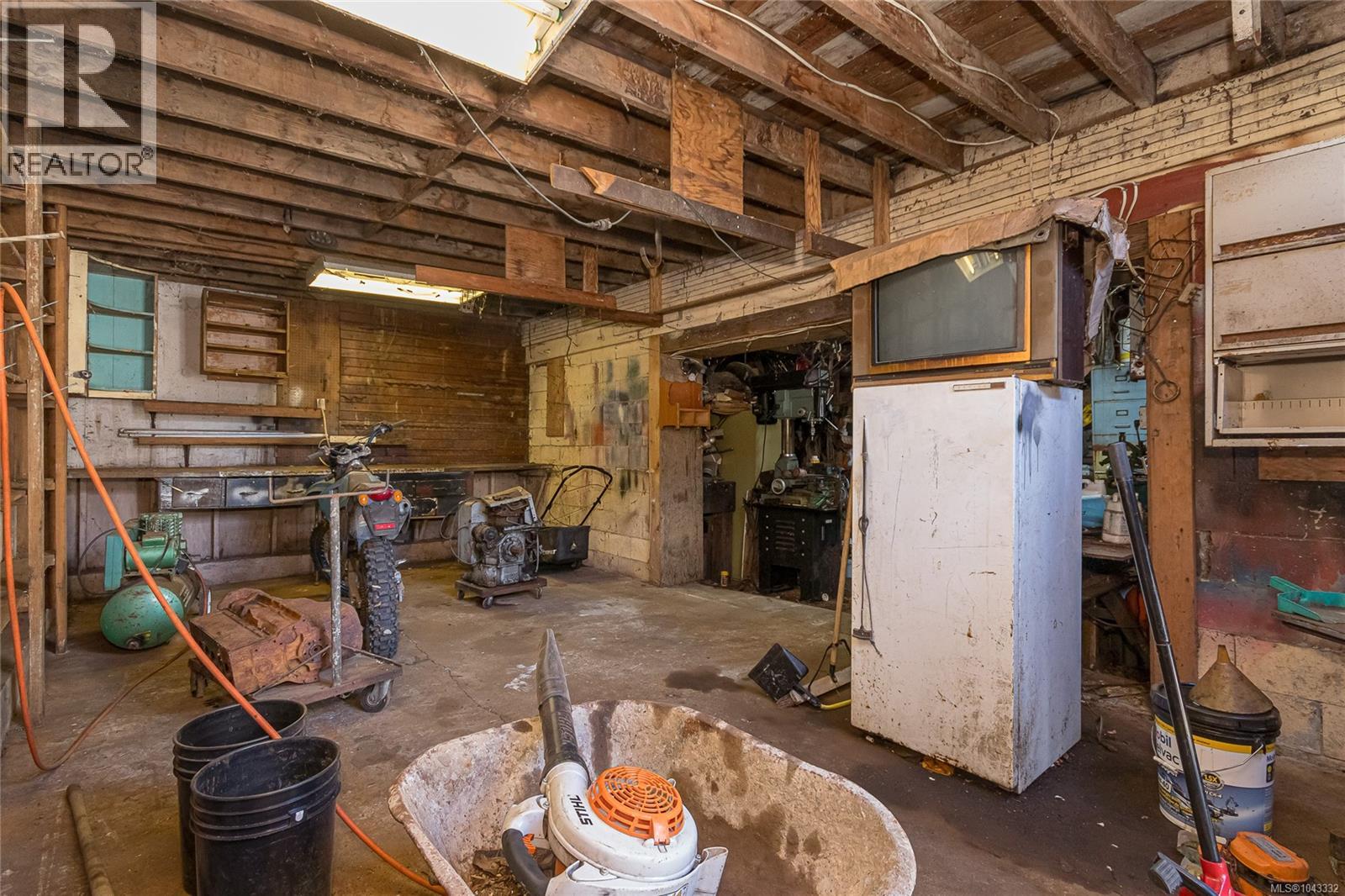1645 Haultain St - 31