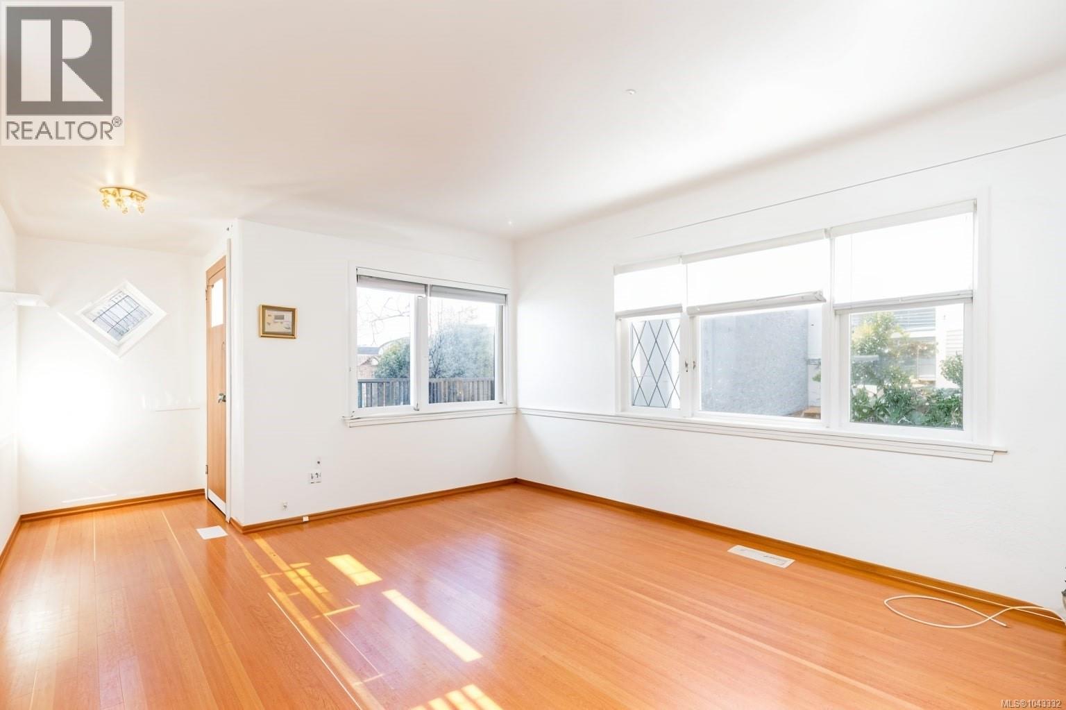 1645 Haultain St - 5