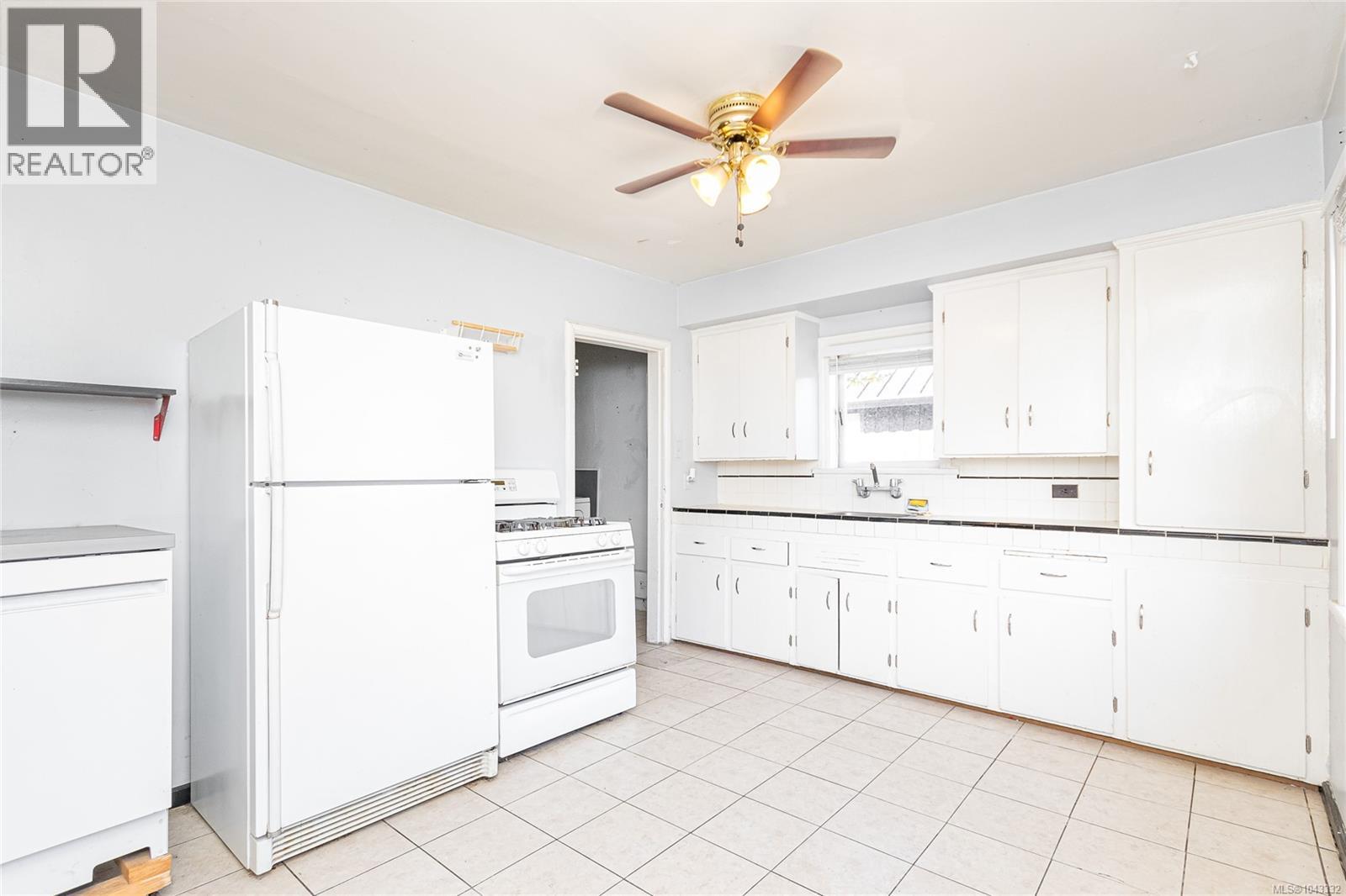 1645 Haultain St - 7