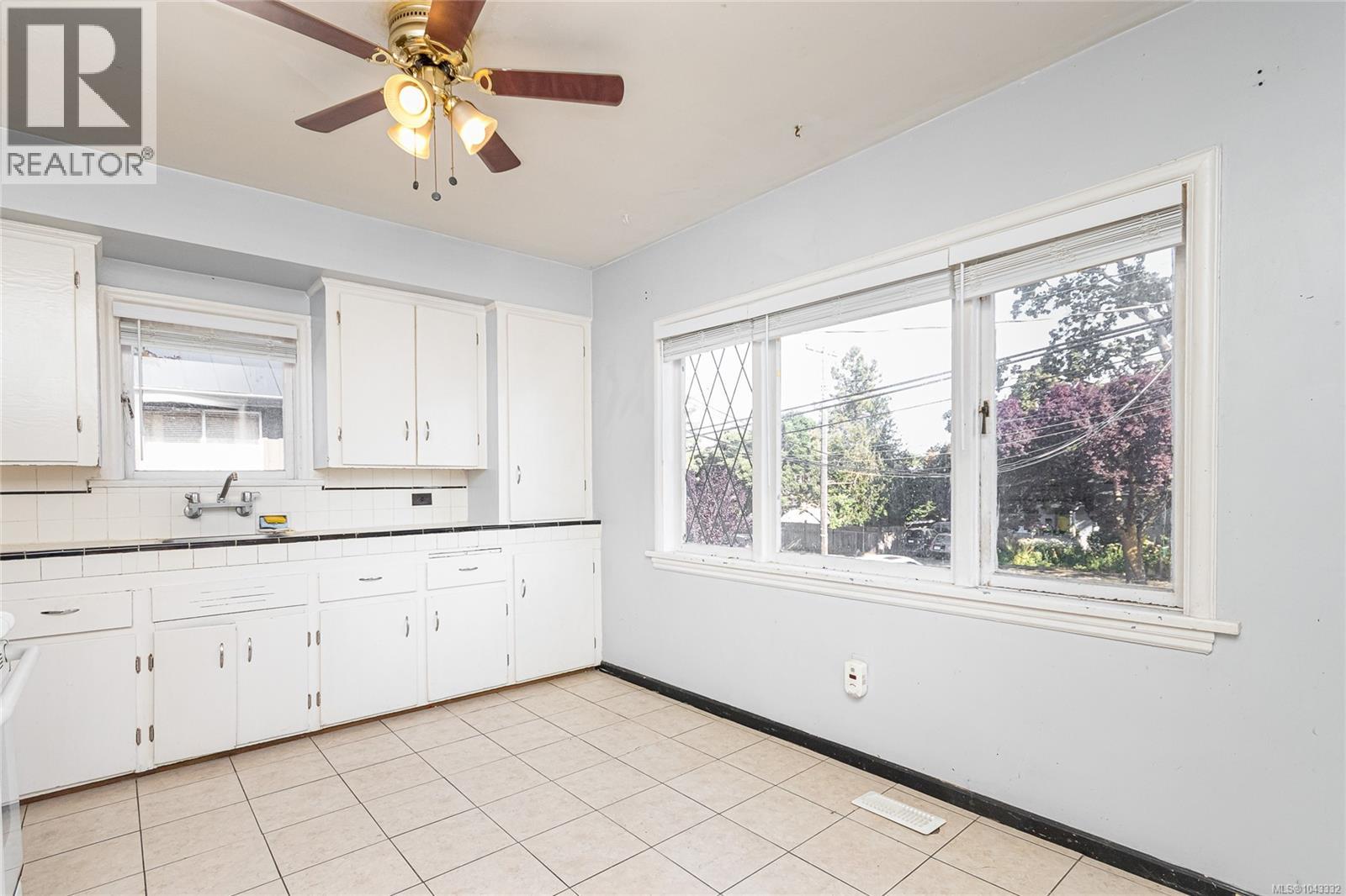 1645 Haultain St - 9