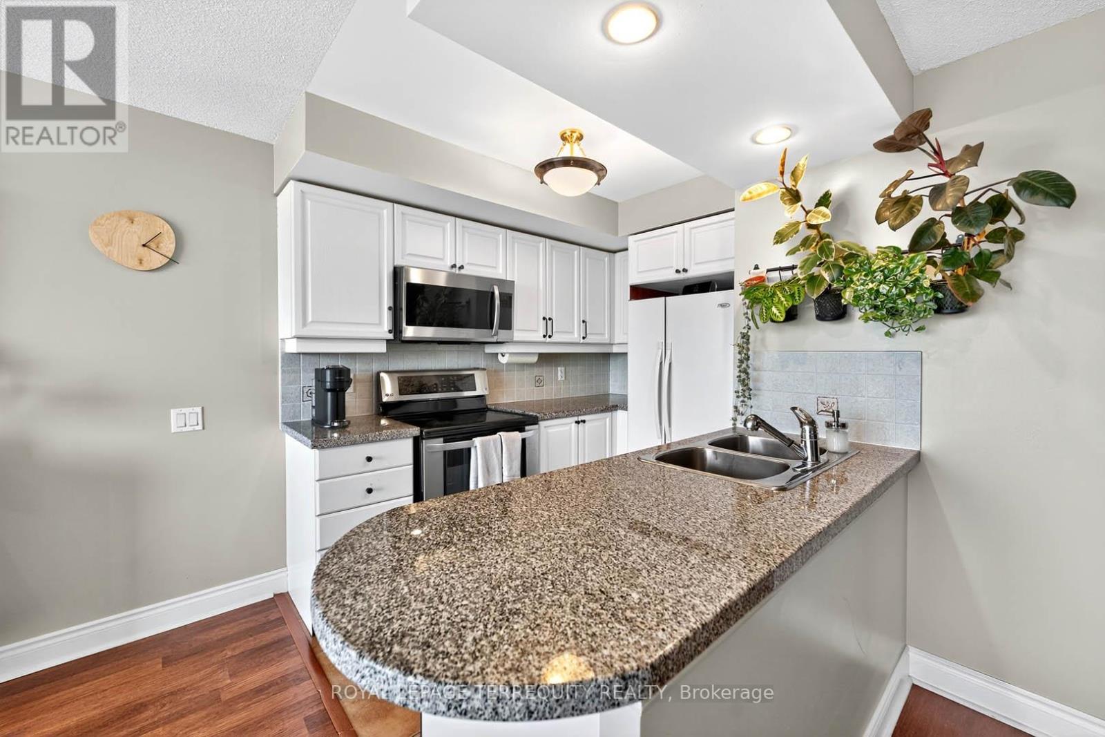 #2510 10 NORTHTOWN WAY - 21