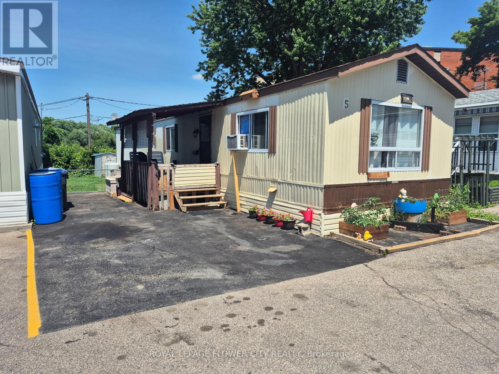 #5 3233 DERRY ROAD E - 1