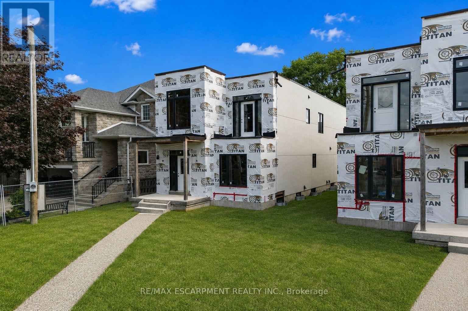 1033 ALEXANDRA AVENUE - 10