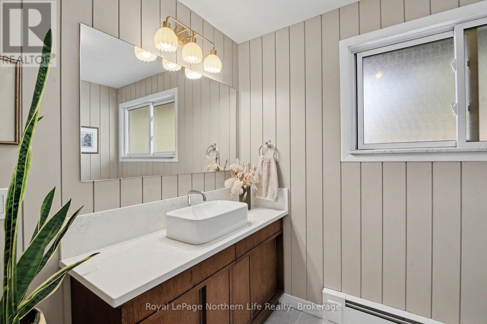 250 RICHARD ROAD - 12