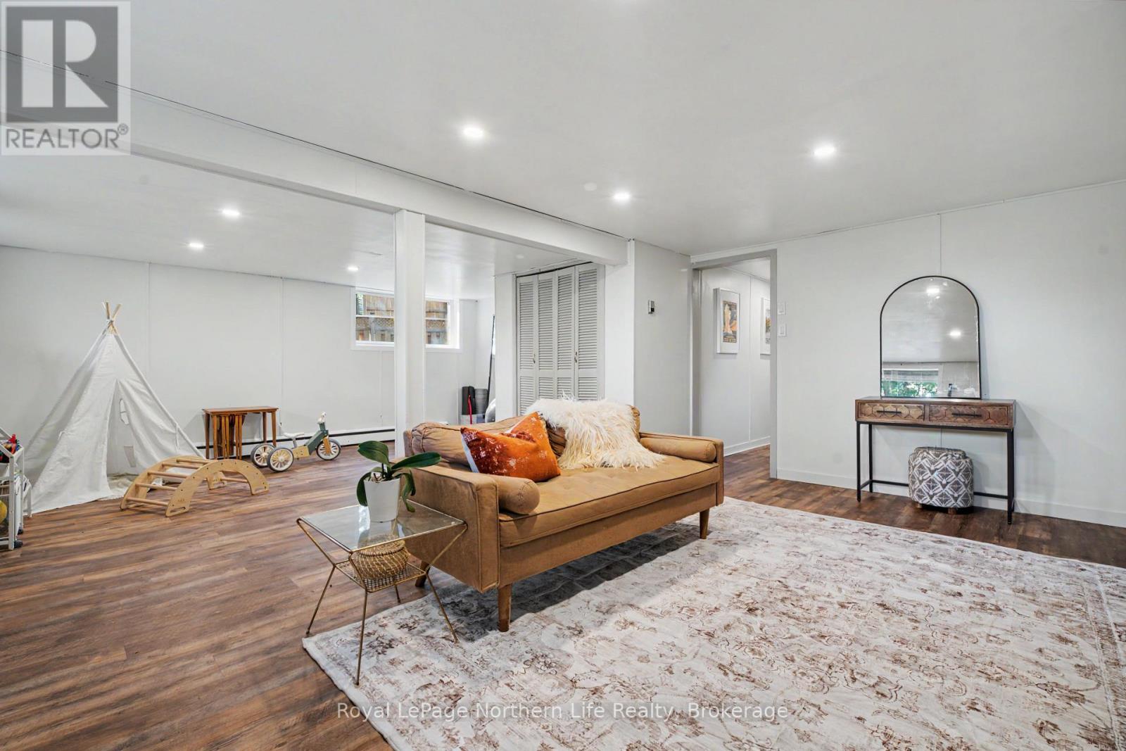 250 RICHARD ROAD - 22