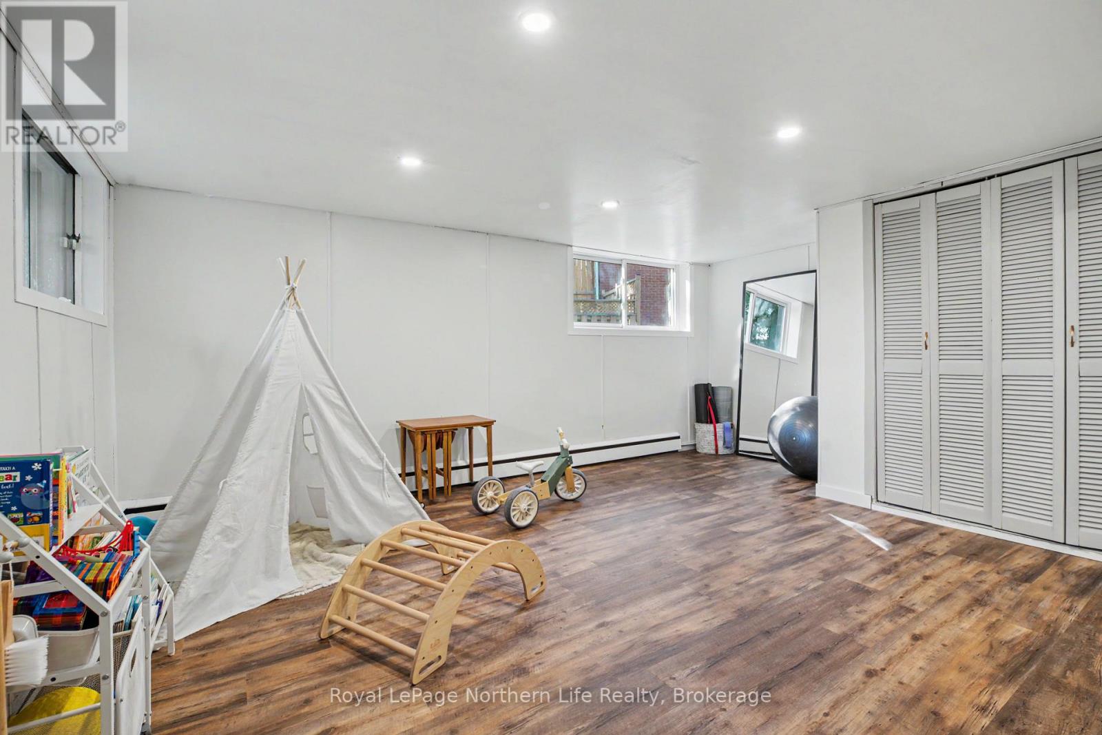 250 RICHARD ROAD - 24