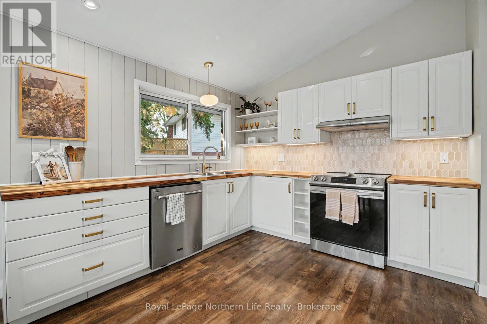 250 RICHARD ROAD - 6