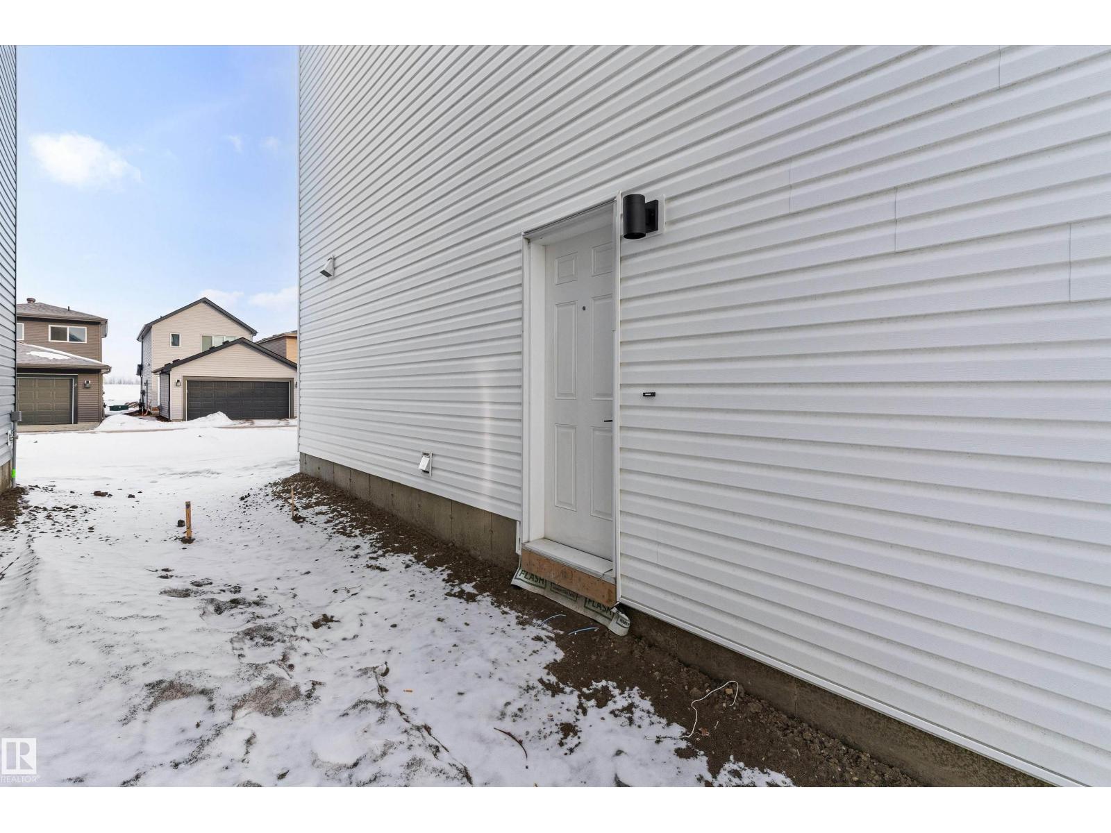 1218 MCLEOD AV - 31