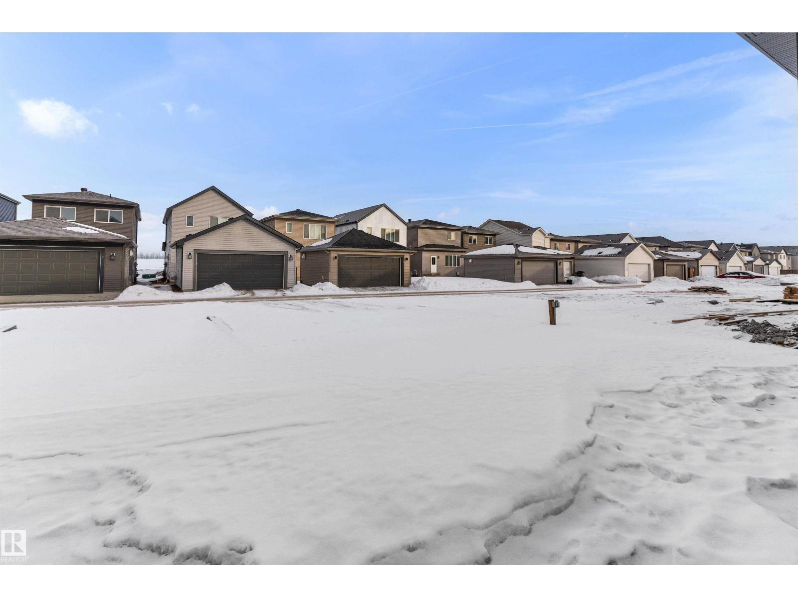 1218 MCLEOD AV - 33