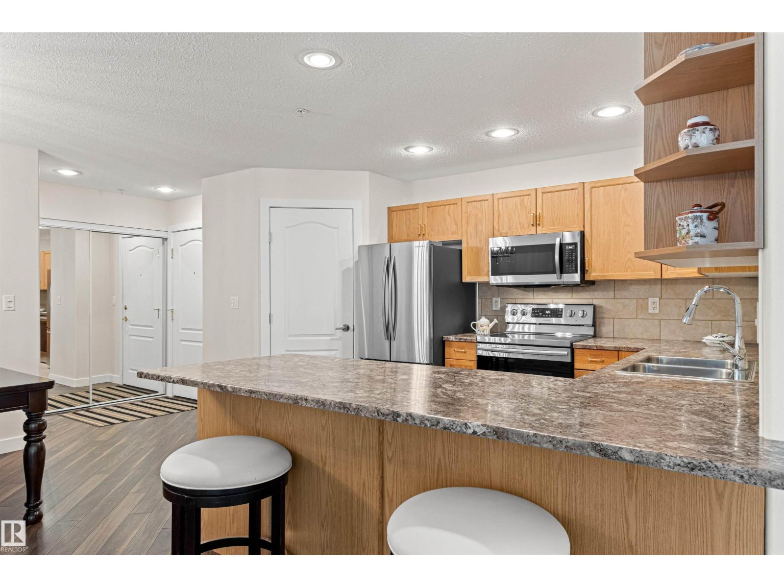 #203 8956 156 ST NW - 12