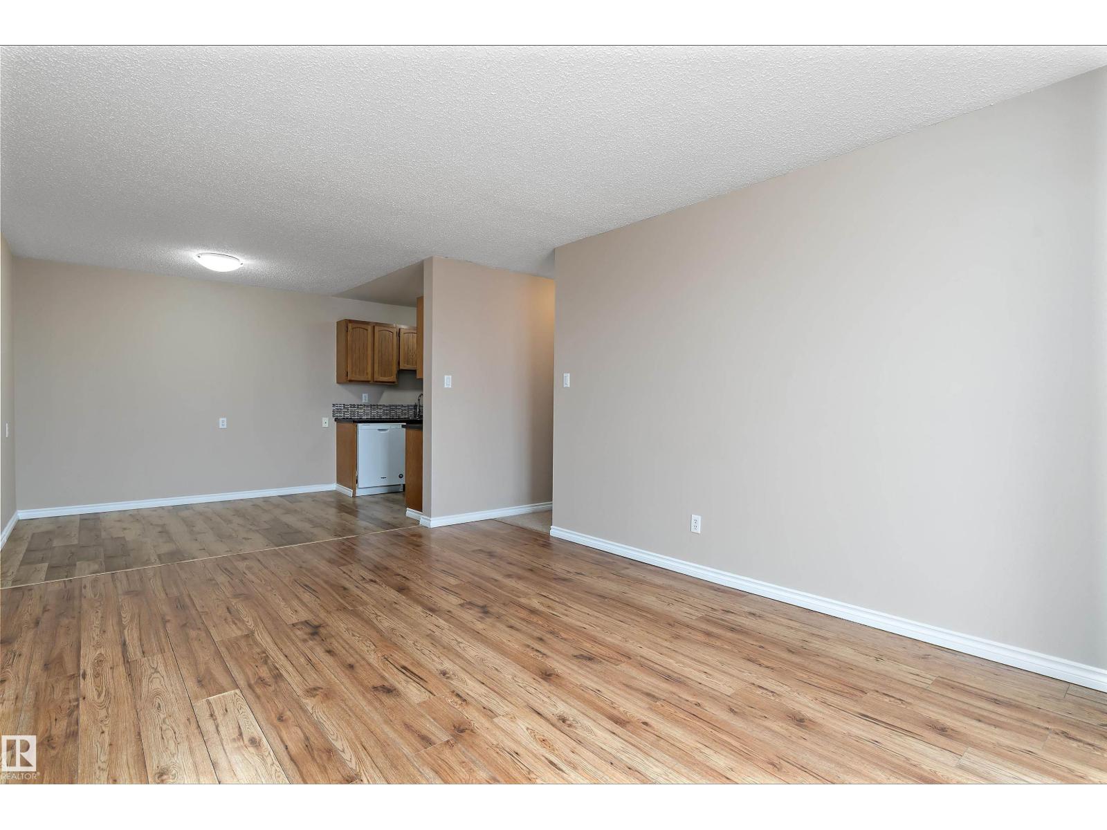 #407 3610 43 AV NW - 12