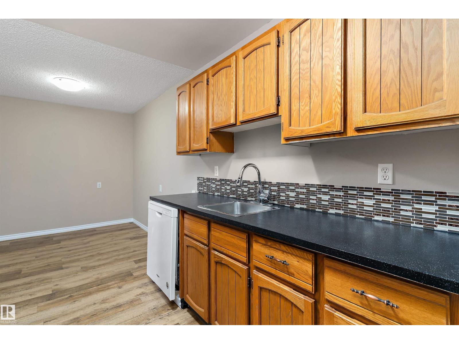 #407 3610 43 AV NW - 8