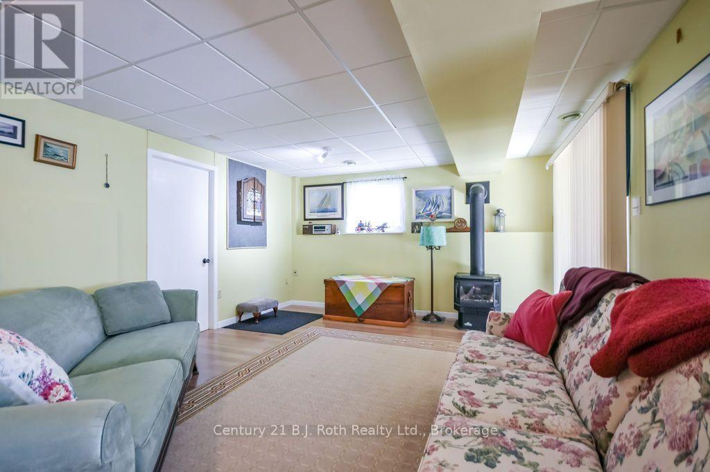 59 ANDERSON CRESCENT - 17