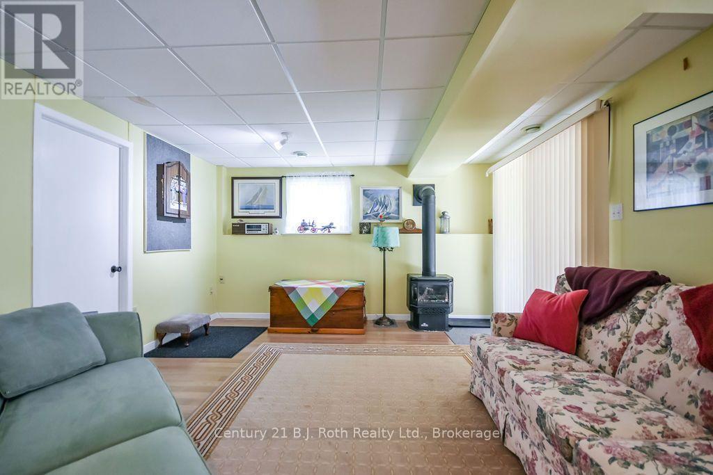 59 ANDERSON CRESCENT - 18