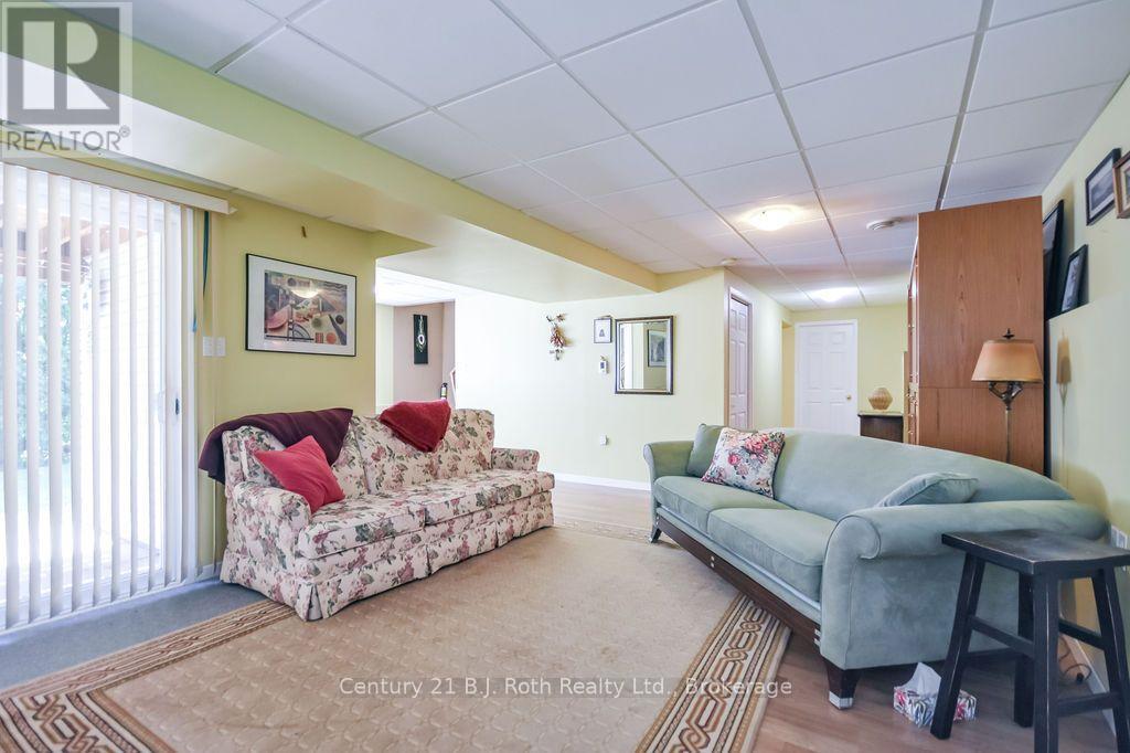 59 ANDERSON CRESCENT - 19