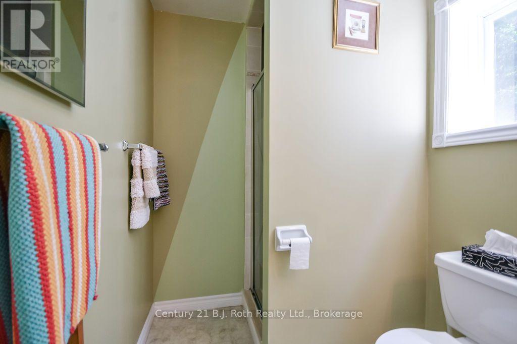 59 ANDERSON CRESCENT - 24