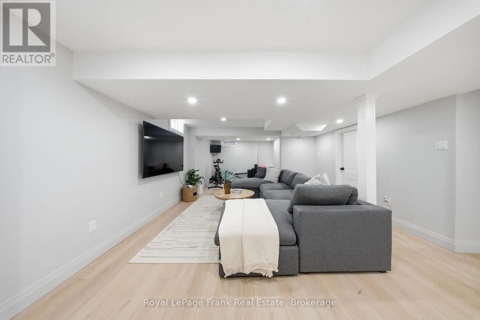 12 PRINCETON COURT - 30