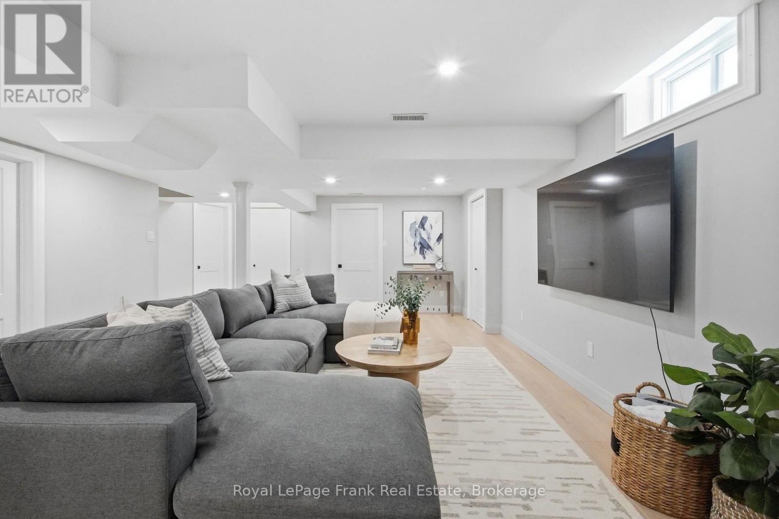 12 PRINCETON COURT - 31