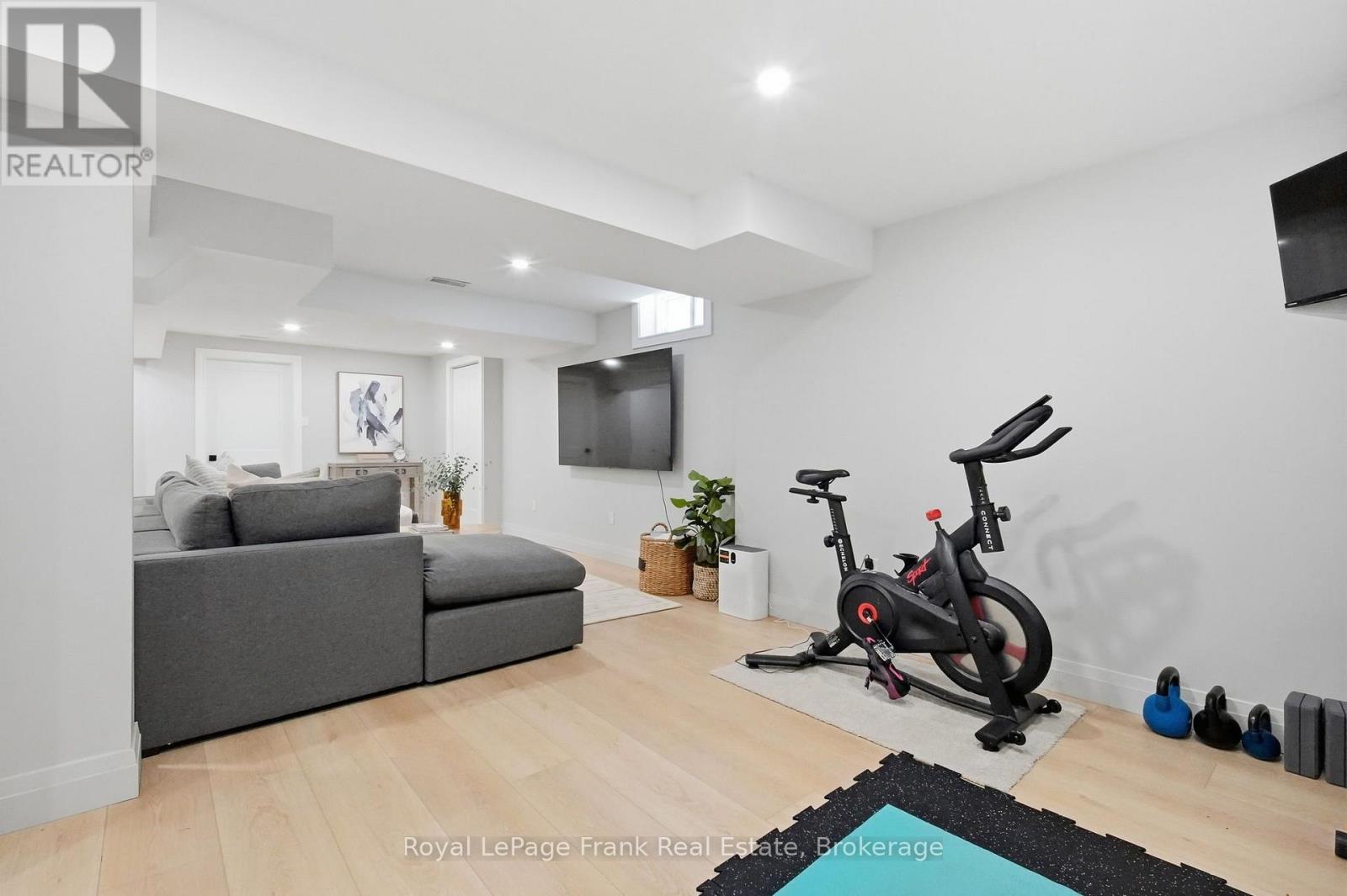 12 PRINCETON COURT - 33