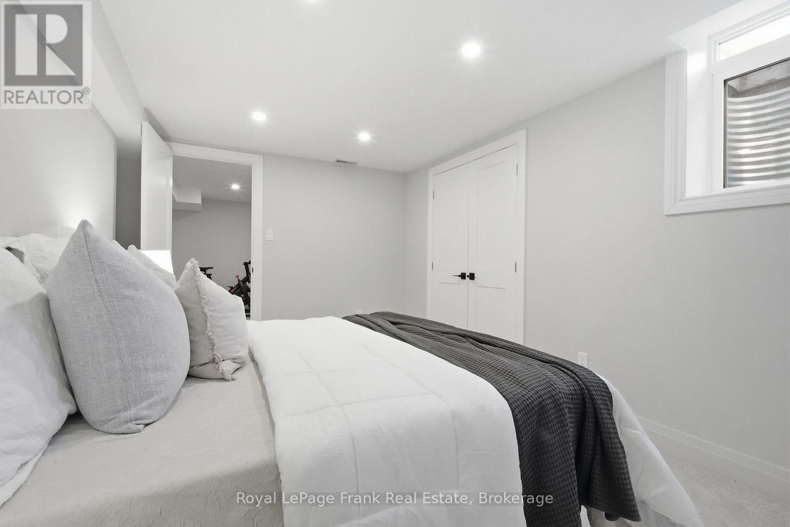 12 PRINCETON COURT - 35