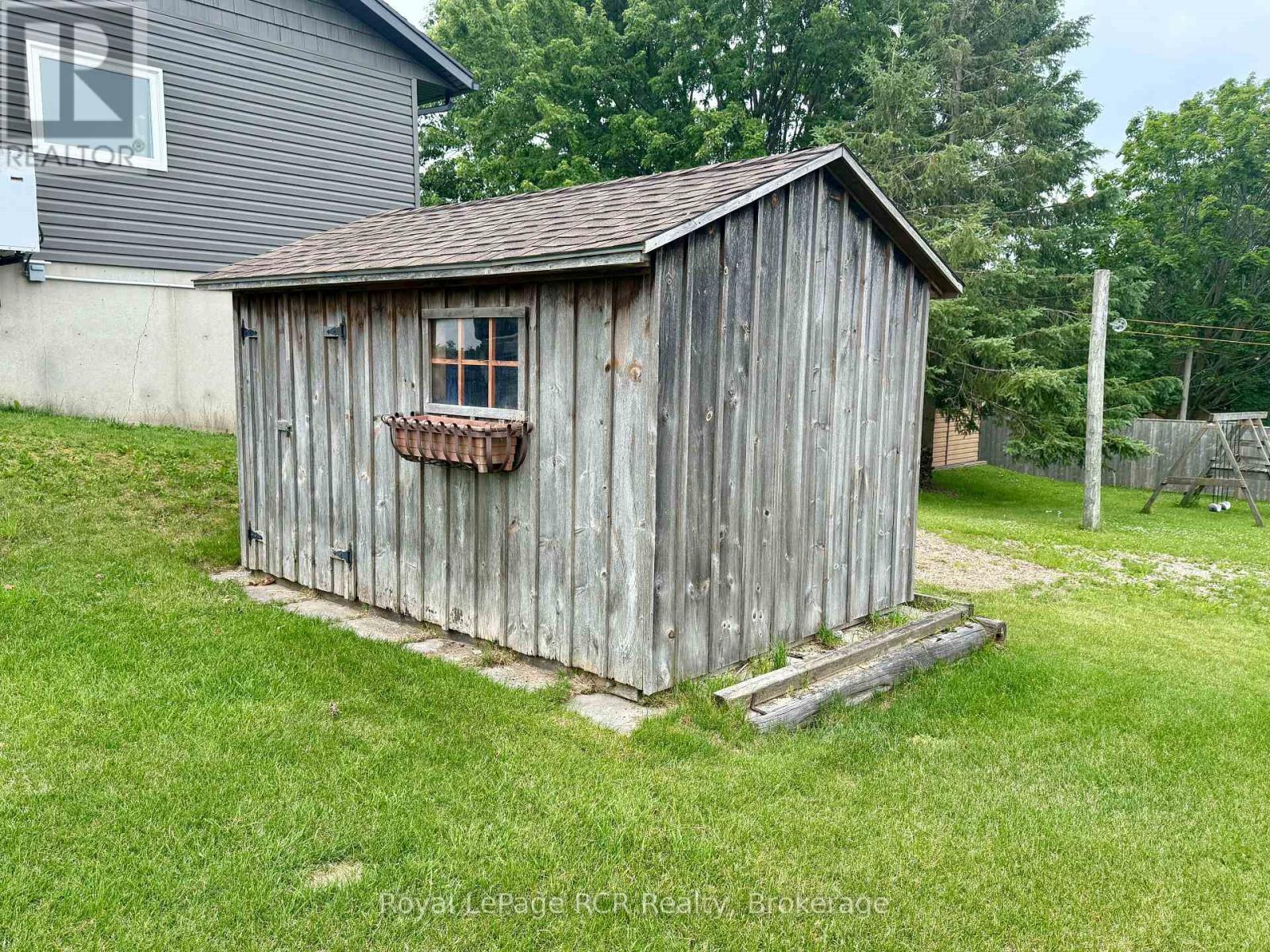 35 ELLEN STREET - 19