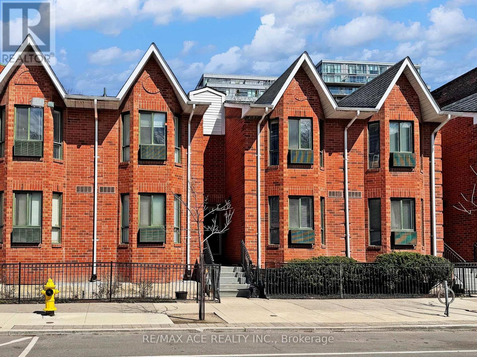 #14 660B WELLINGTON STREET W - 1