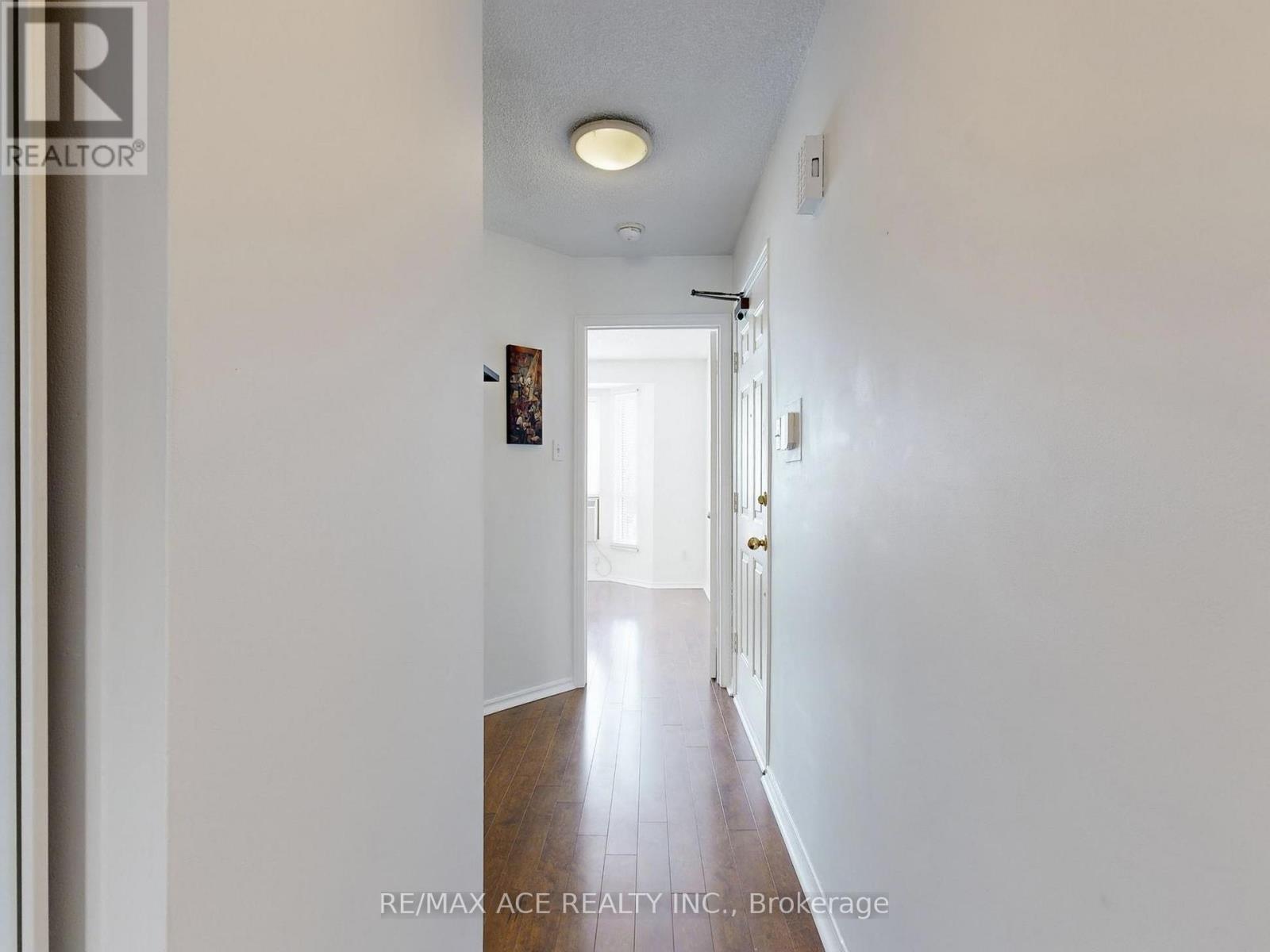 #14 660B WELLINGTON STREET W - 12