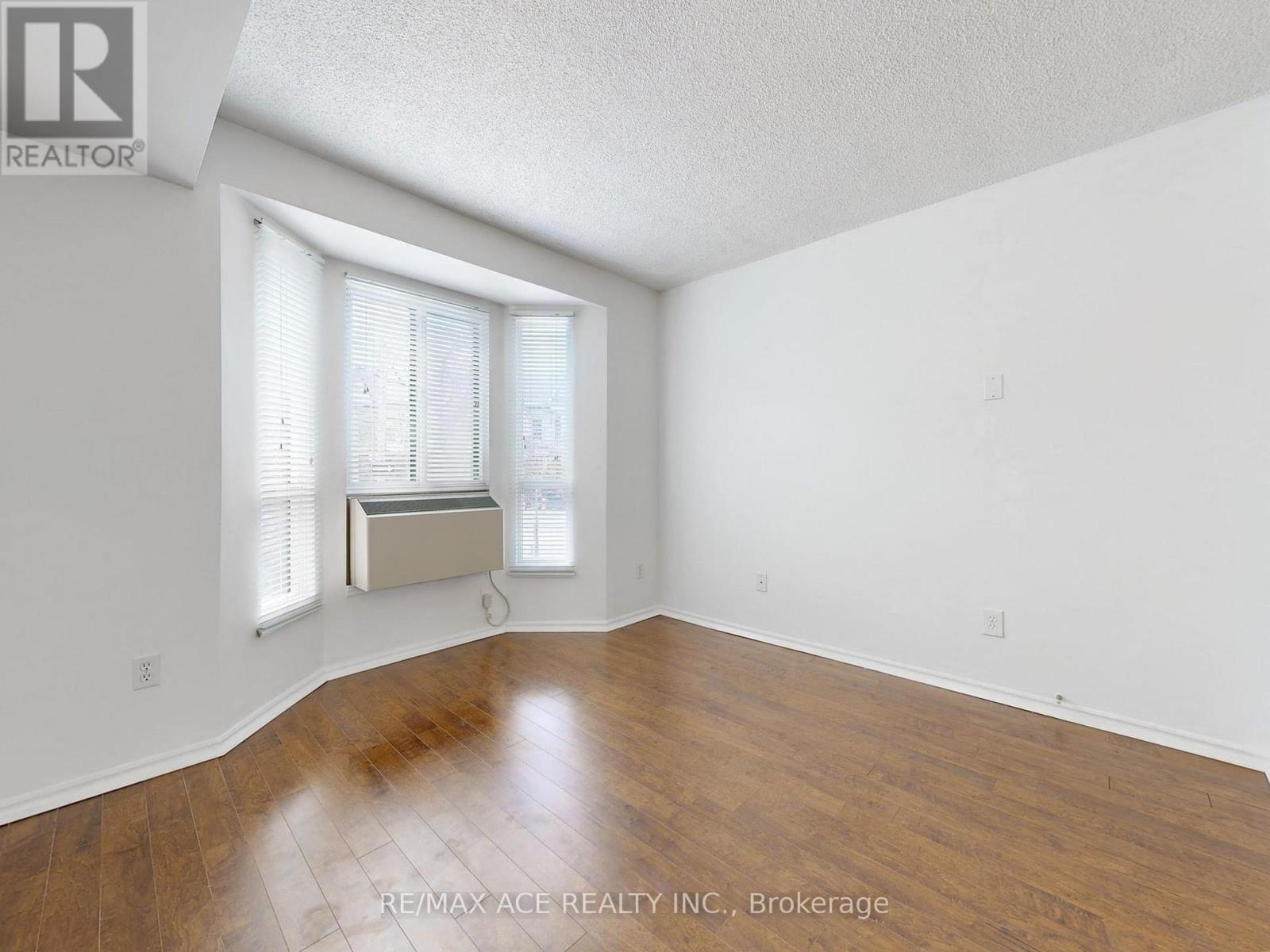 #14 660B WELLINGTON STREET W - 13