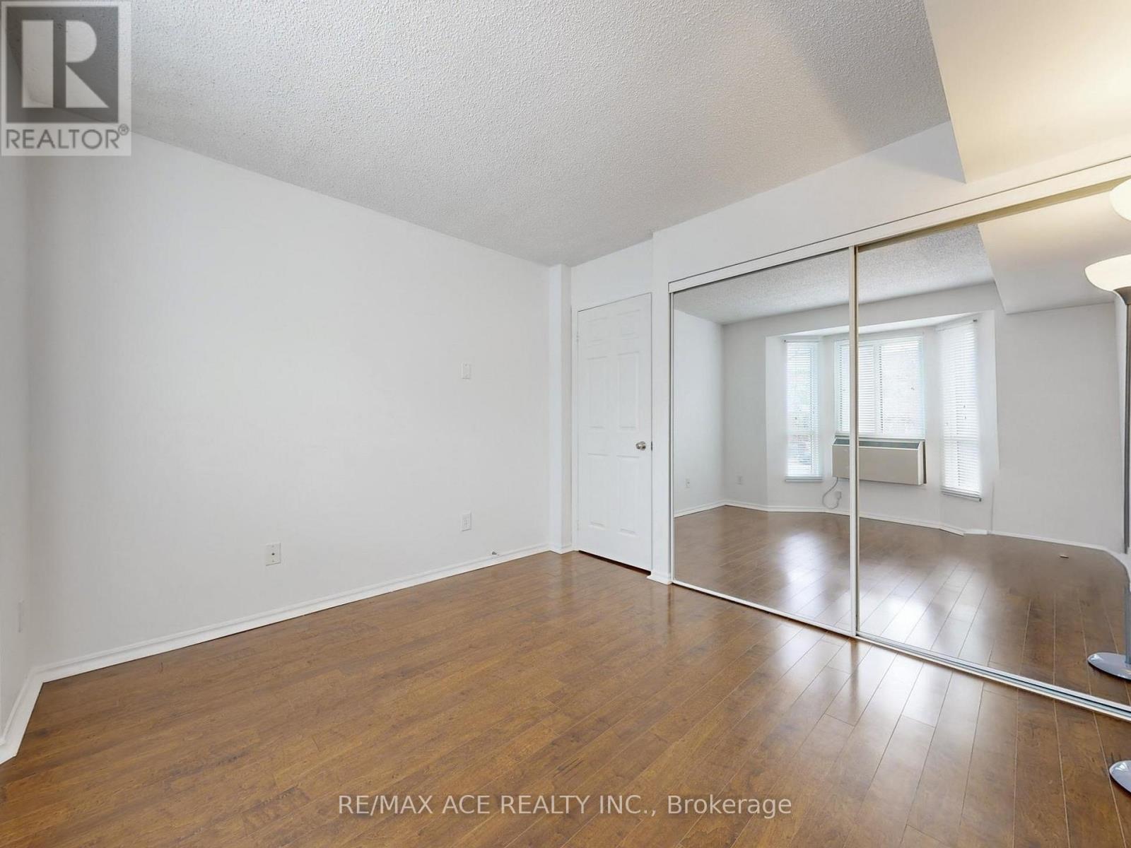 #14 660B WELLINGTON STREET W - 14