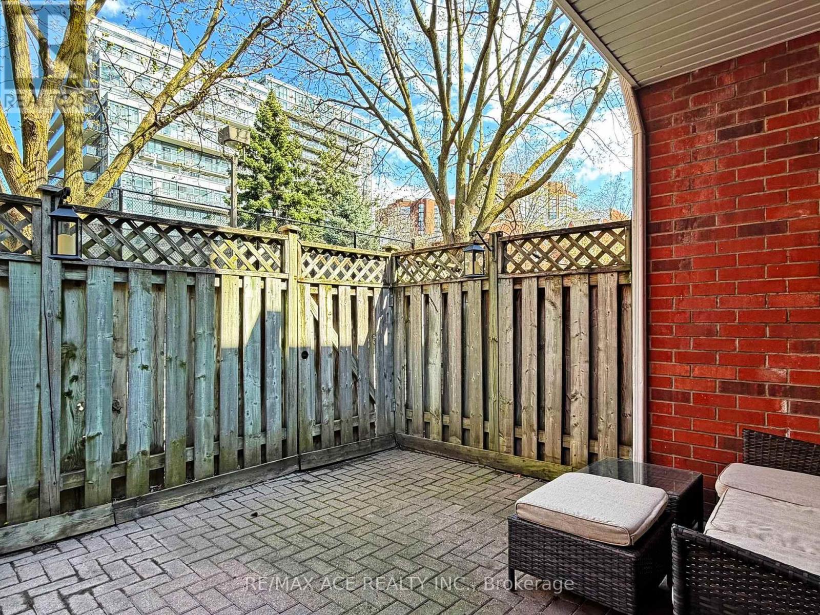 #14 660B WELLINGTON STREET W - 16