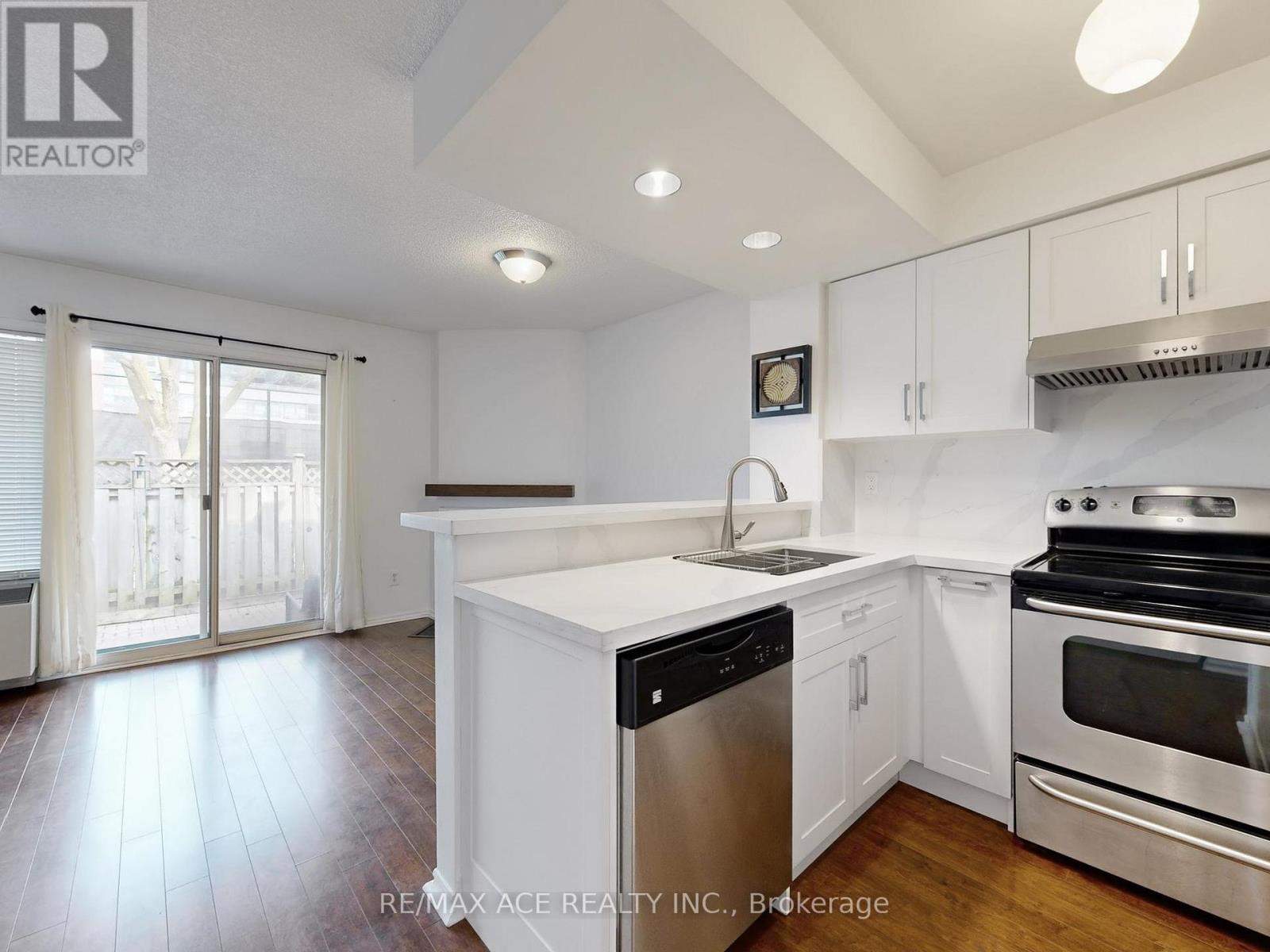 #14 660B WELLINGTON STREET W - 5