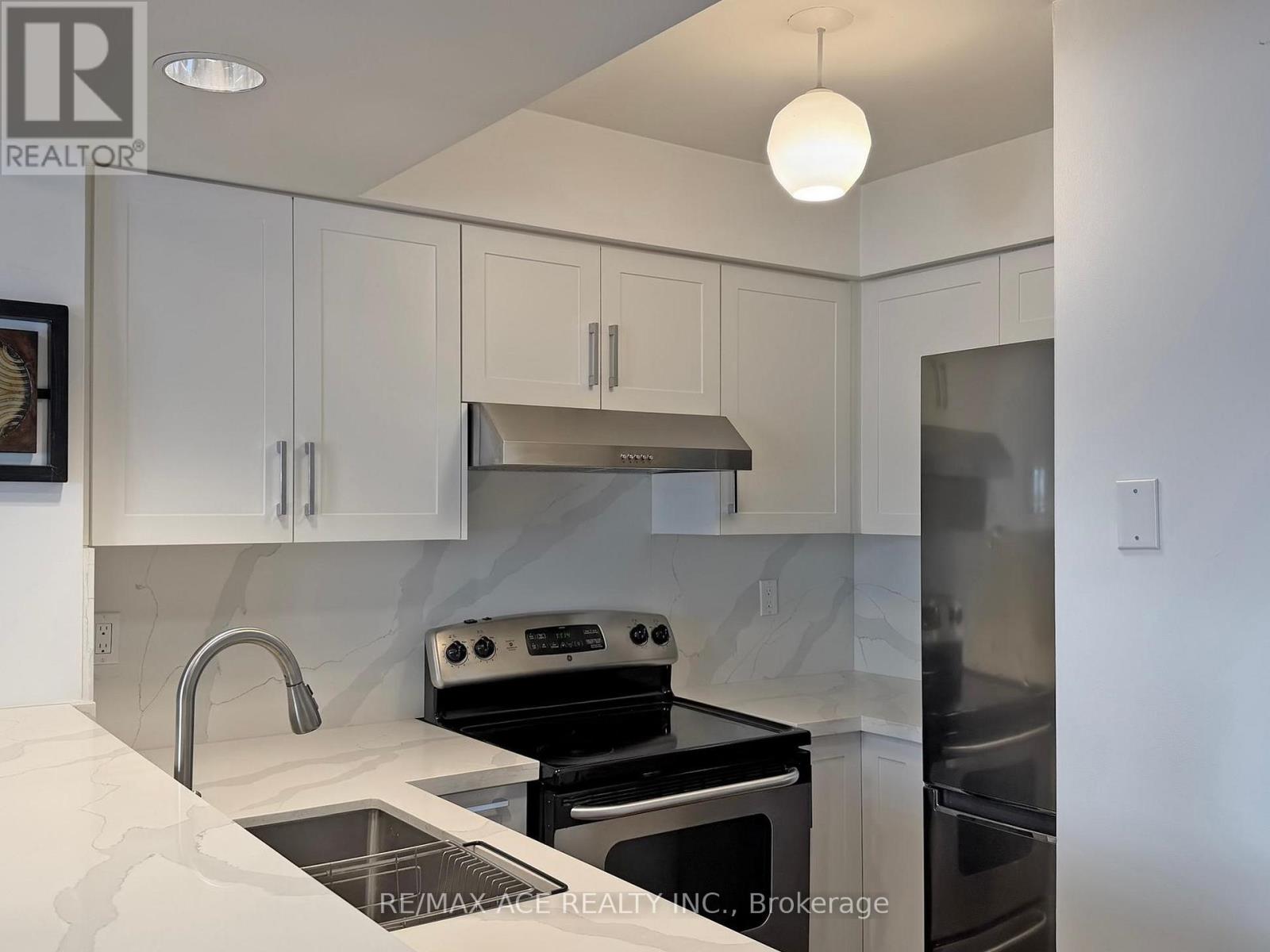 #14 660B WELLINGTON STREET W - 7