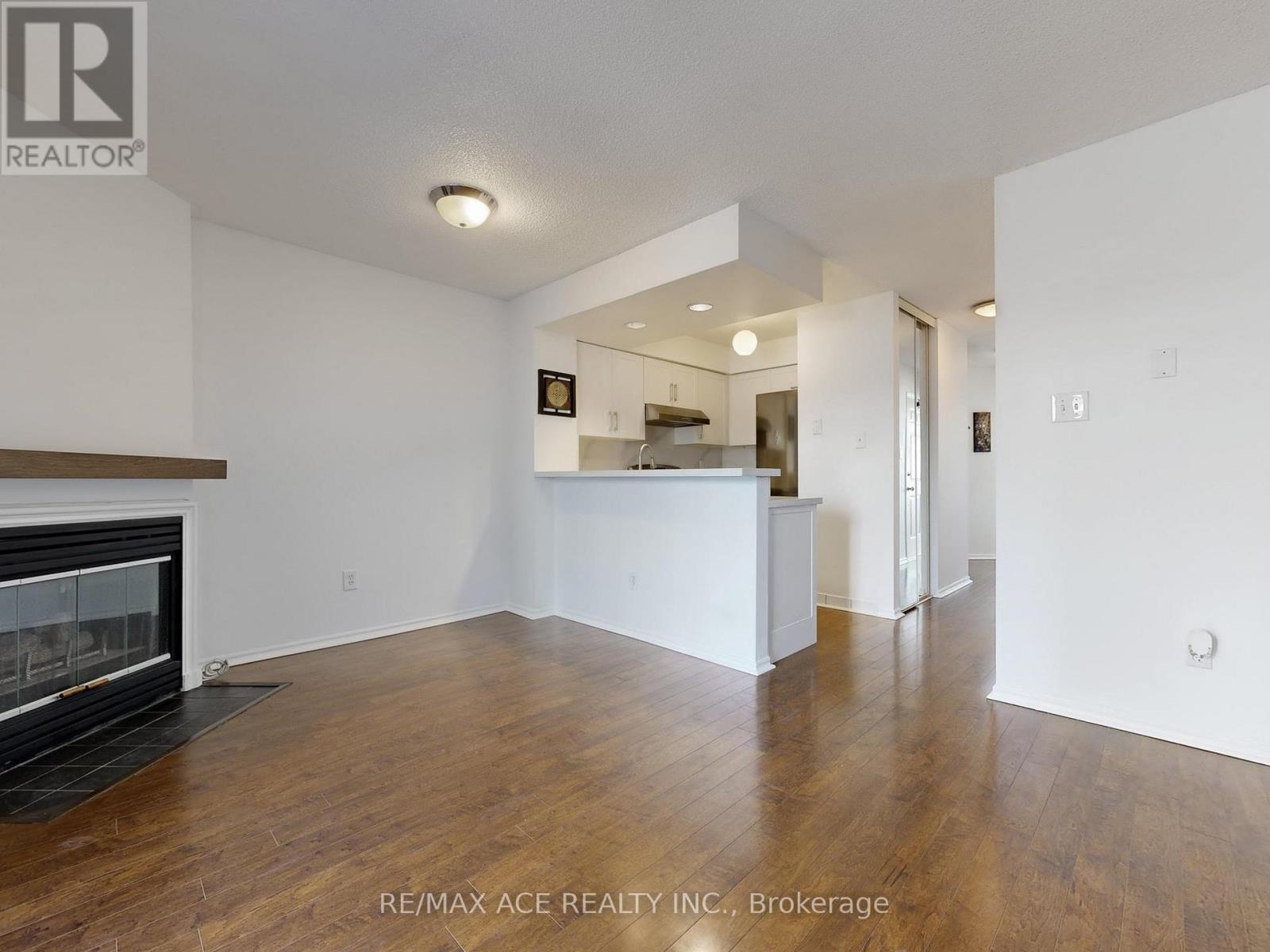 #14 660B WELLINGTON STREET W - 8