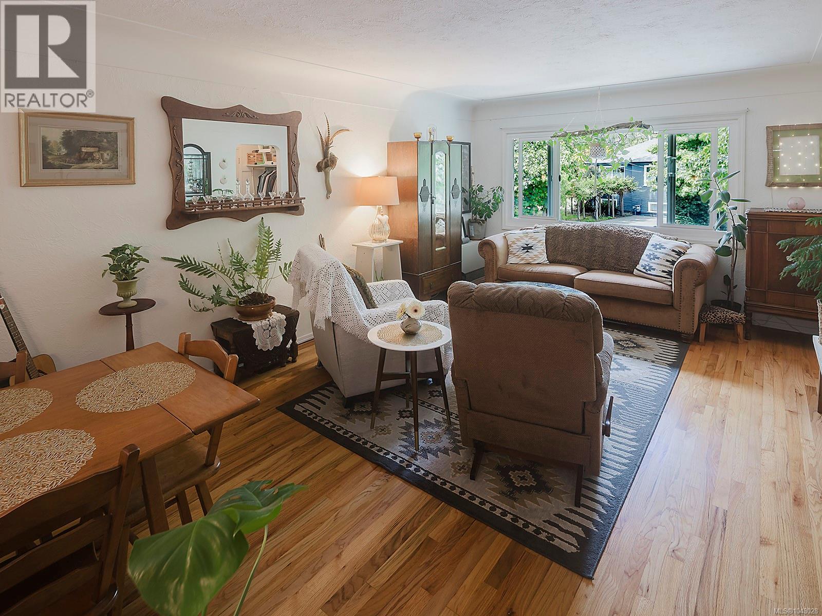  1607 Chandler Avenue, Victoria