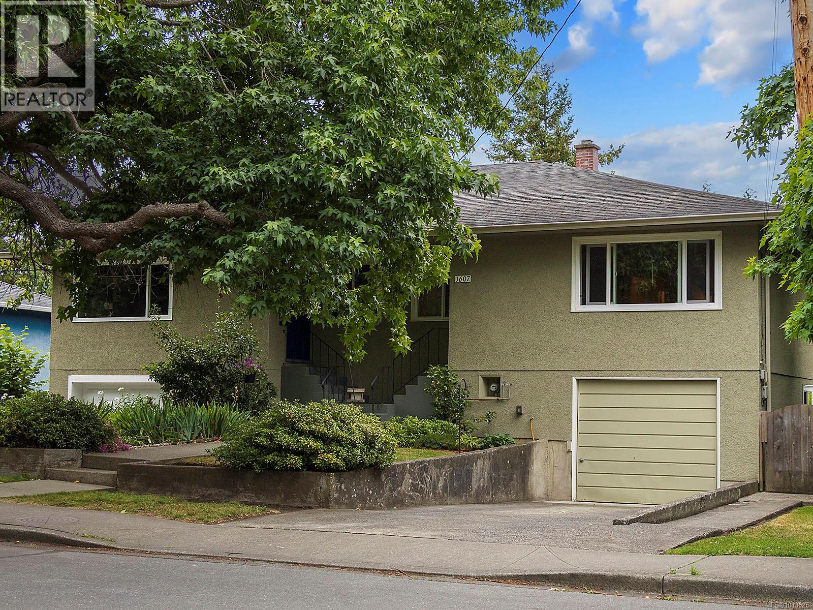  1607 Chandler Avenue, Victoria