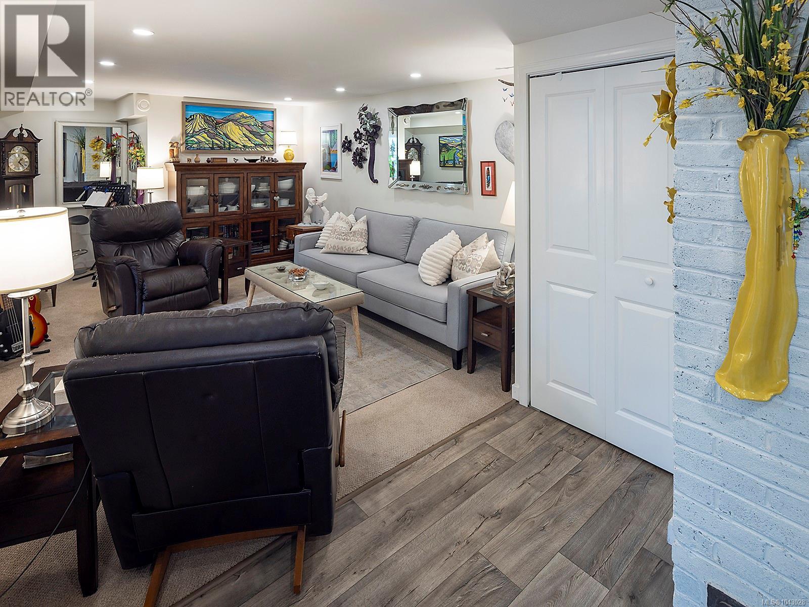  1607 Chandler Avenue, Victoria
