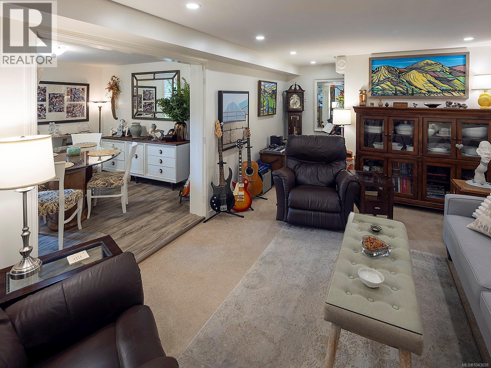  1607 Chandler Avenue, Victoria
