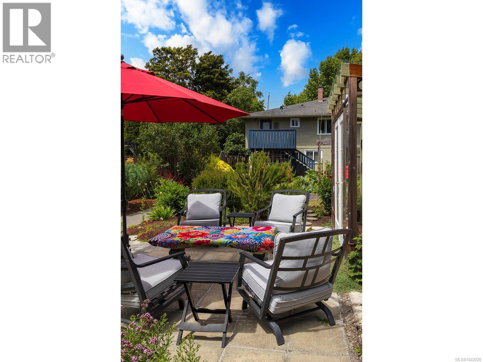  1607 Chandler Avenue, Victoria