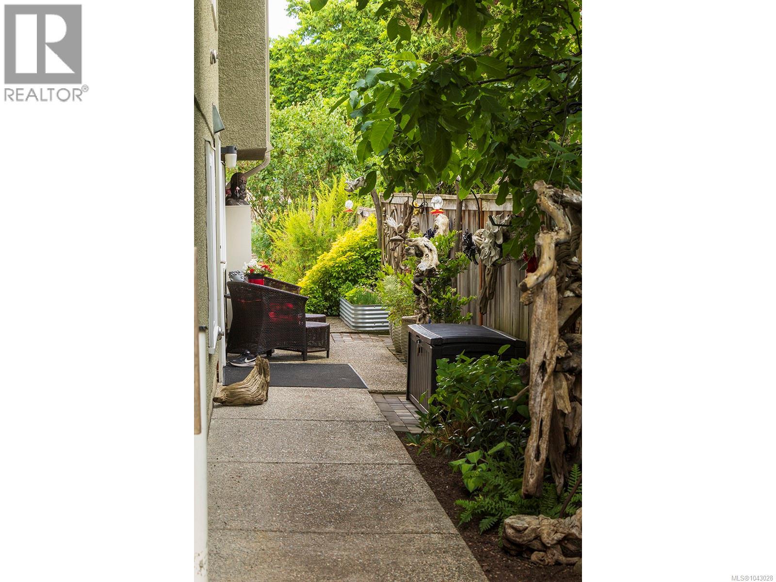  1607 Chandler Avenue, Victoria