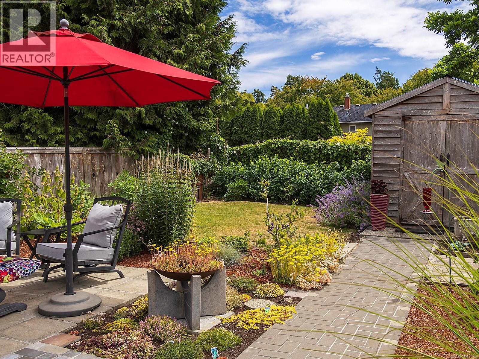  1607 Chandler Avenue, Victoria