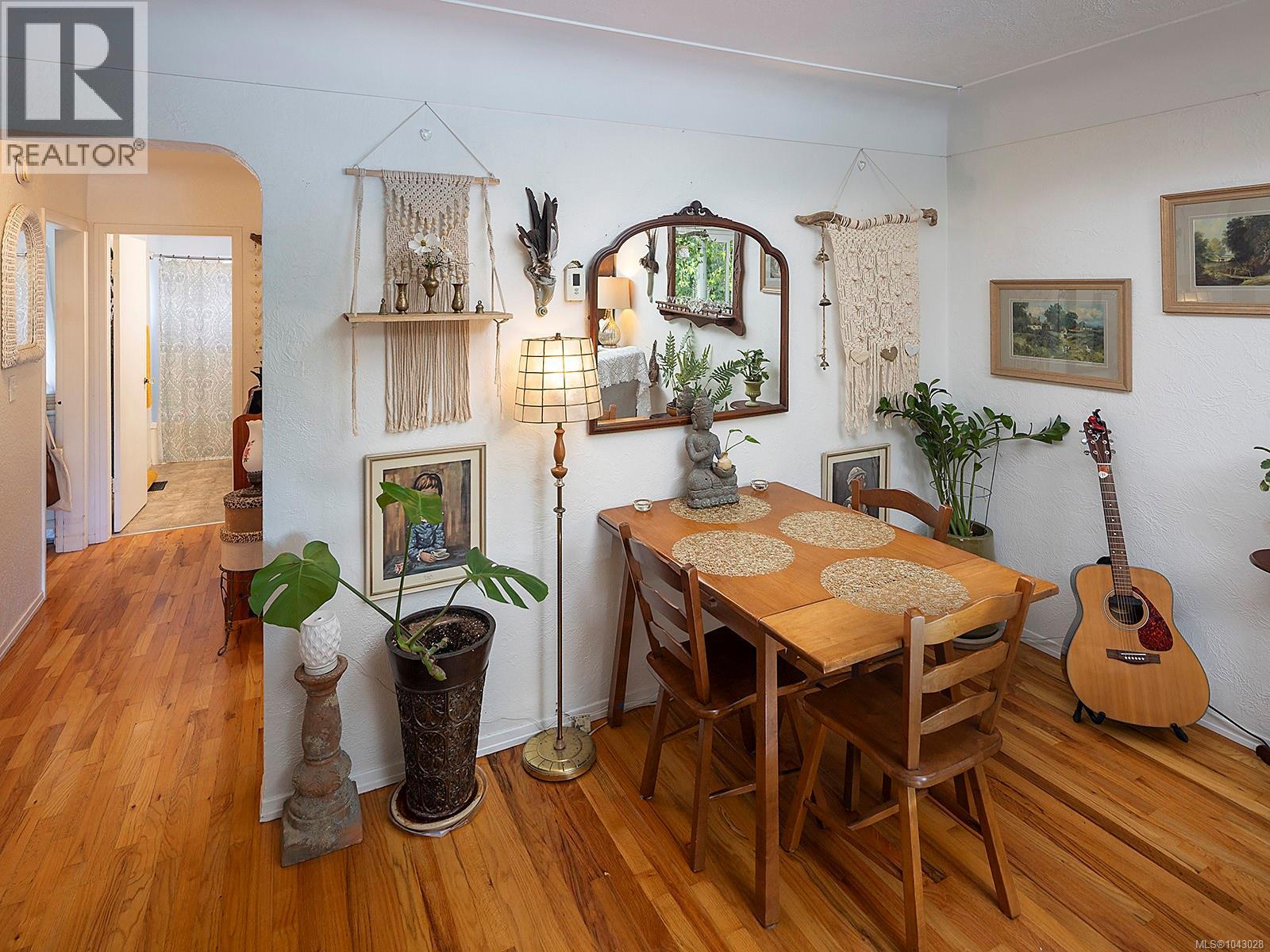  1607 Chandler Avenue, Victoria