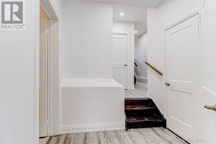 688A MIDLAND AVENUE - 22