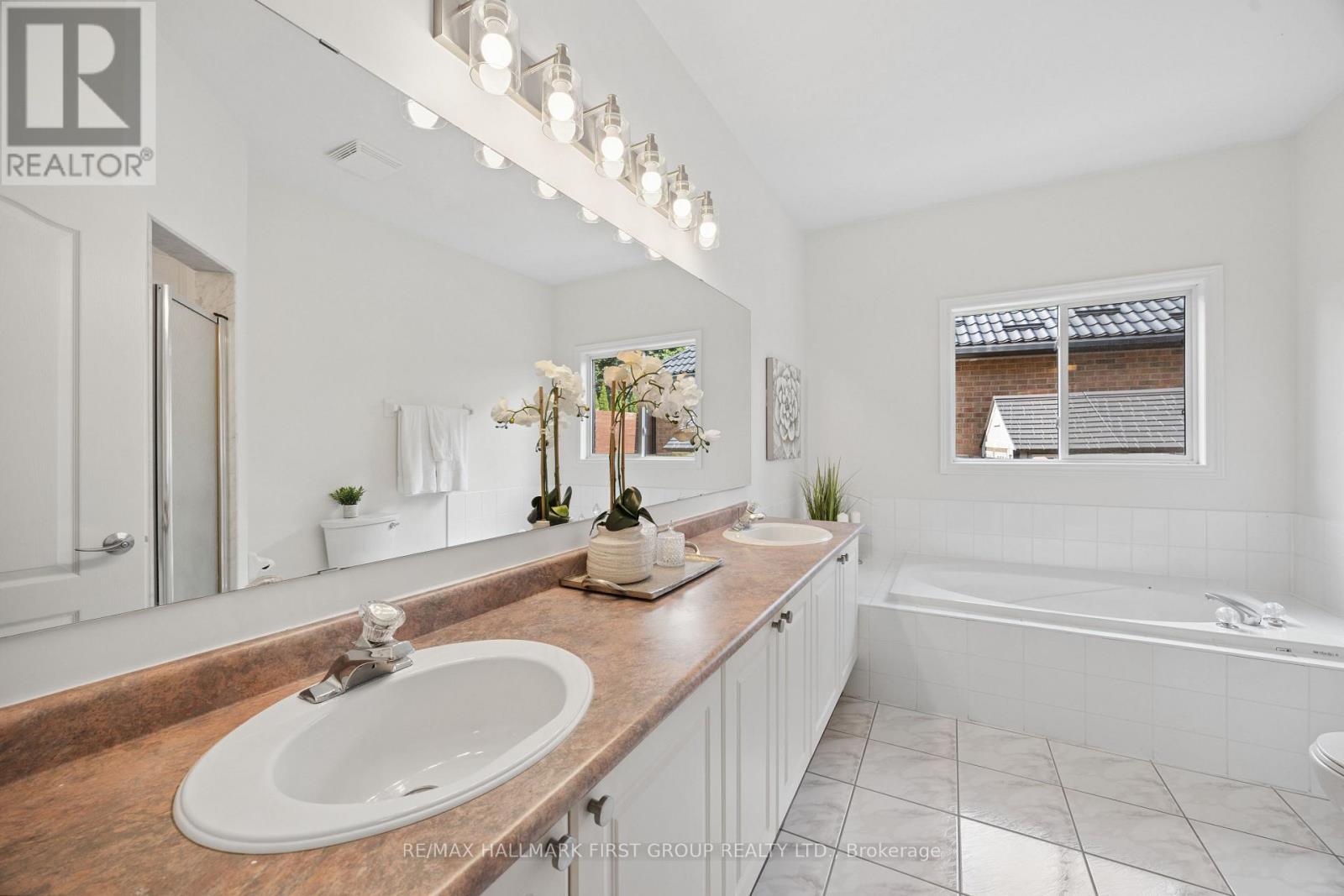2352 CANTERBURY CRESCENT - 12
