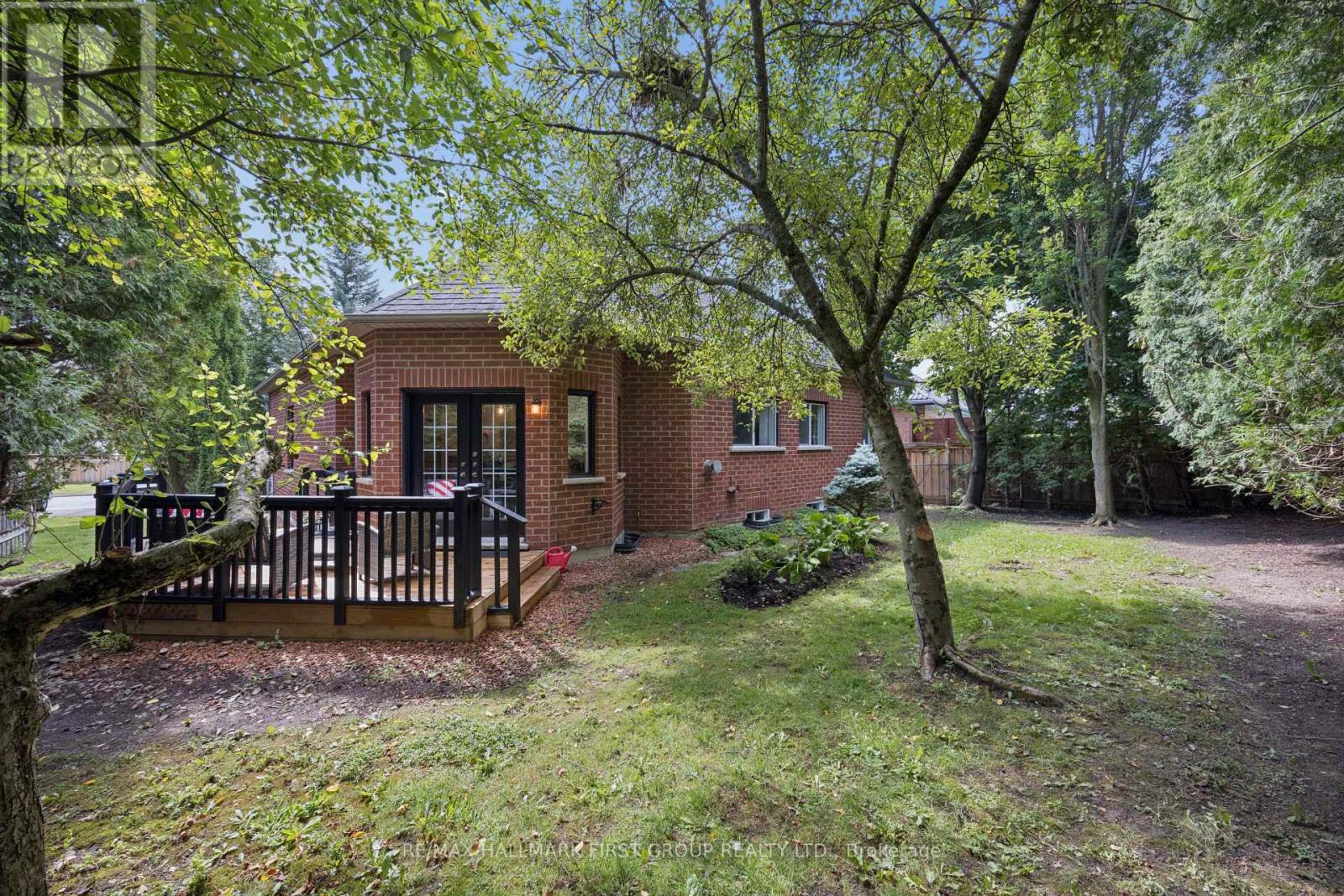 2352 CANTERBURY CRESCENT - 16