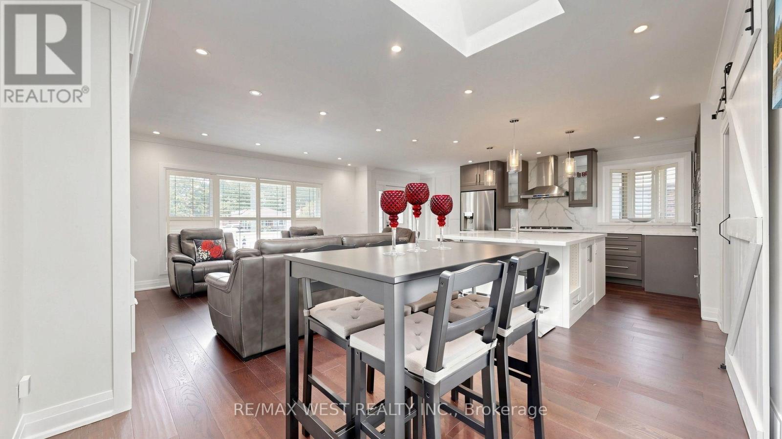 555 MCCOWAN ROAD - Image 12