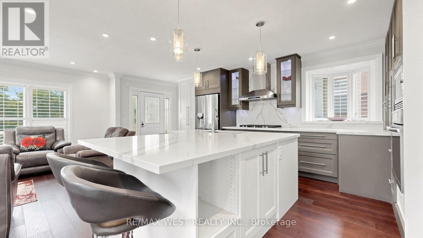 555 MCCOWAN ROAD - Image 14