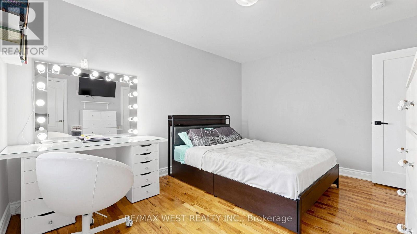 555 MCCOWAN ROAD - Image 20
