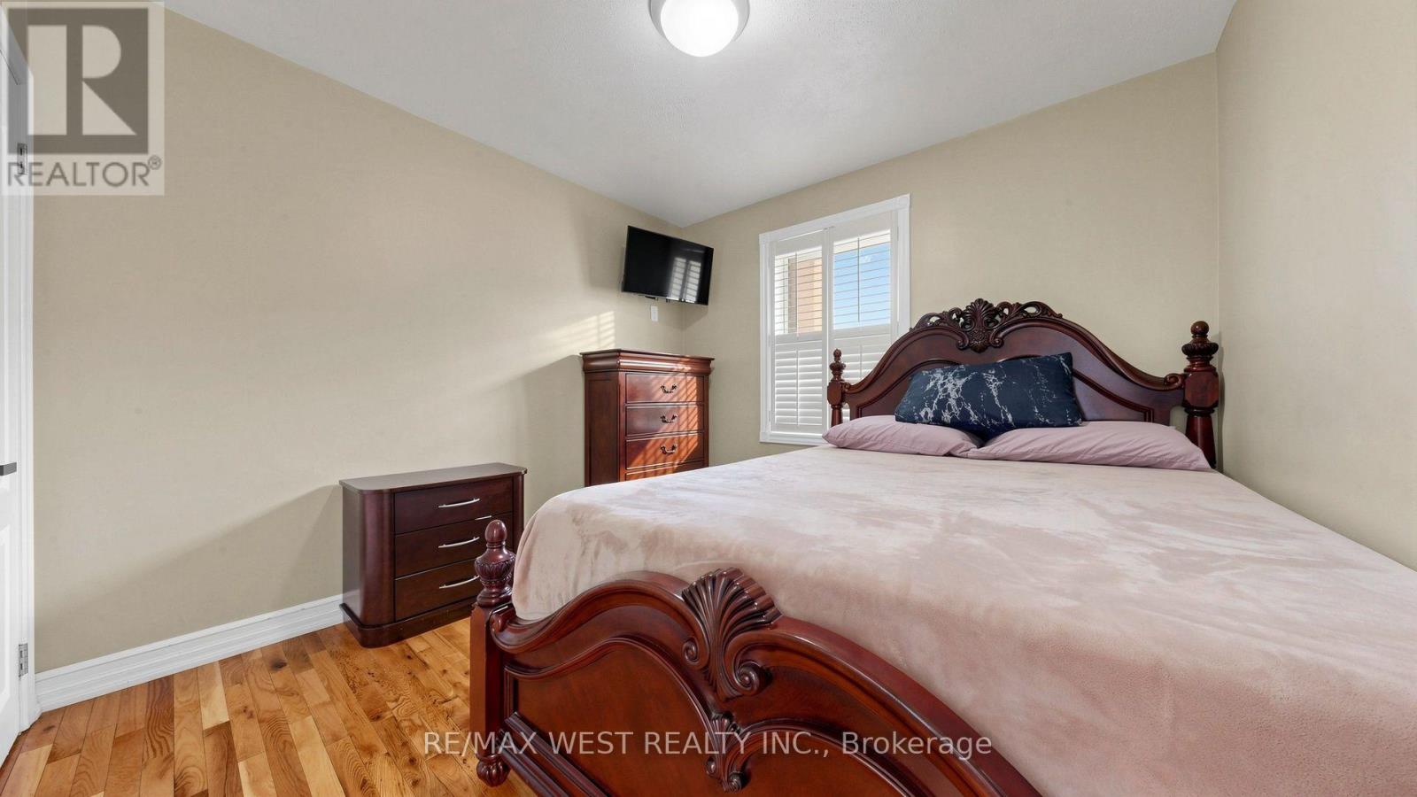 555 MCCOWAN ROAD - Image 24