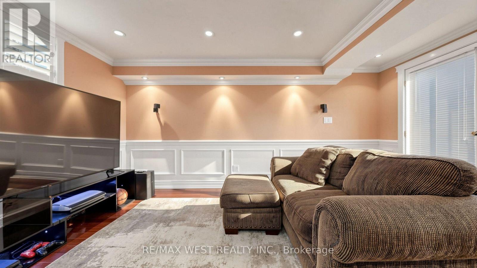 555 MCCOWAN ROAD - Image 33