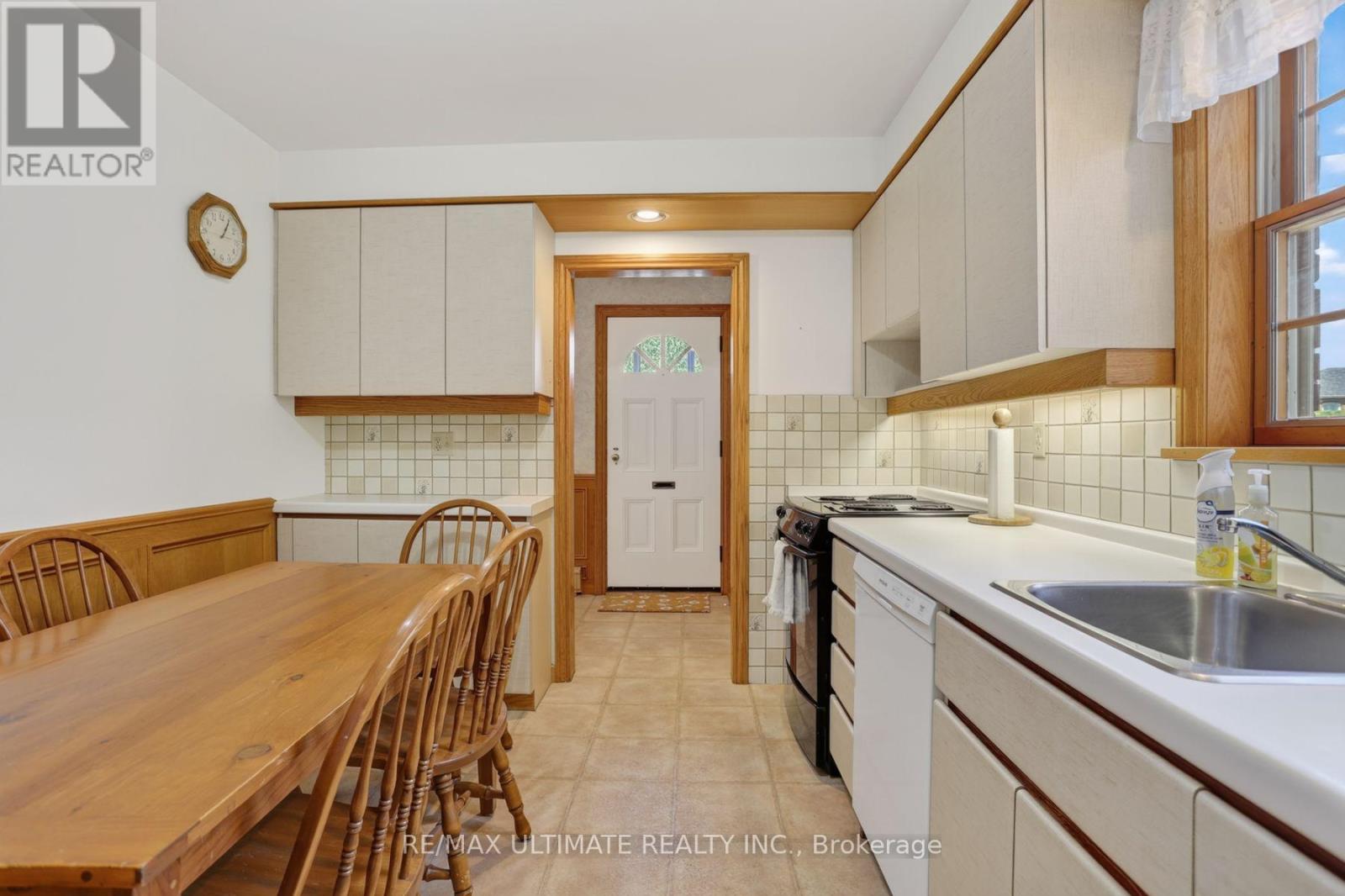 81 FLORA DRIVE - 12